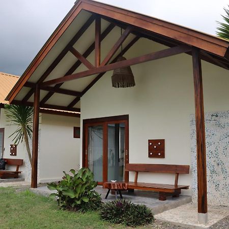 Outside Bungalow Sekongkang Exterior photo